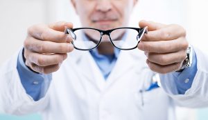 Подбор очков у офтальмолога (окулиста)